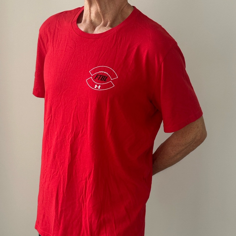 Under Armour Red Short Sleeve Tee HeatGear Red Football Graphic Tee Men’s XL - Picture 8 of 10